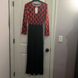 New with tags dress. Great for holiday pics. Soft and stretchy